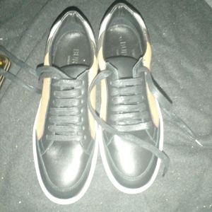 Burberry size 6 black shoes